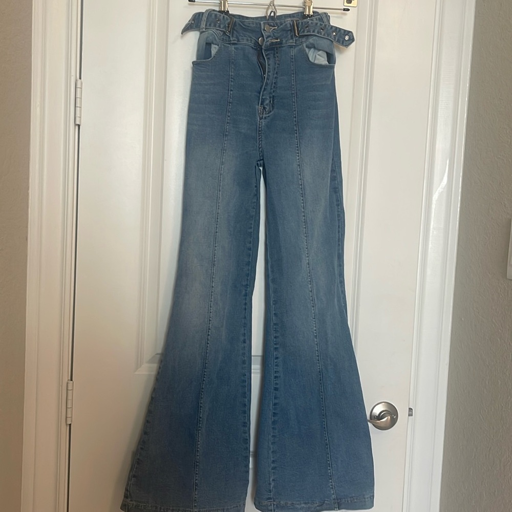 Jealous tomato, womens bell bottom jeans, size small, blue